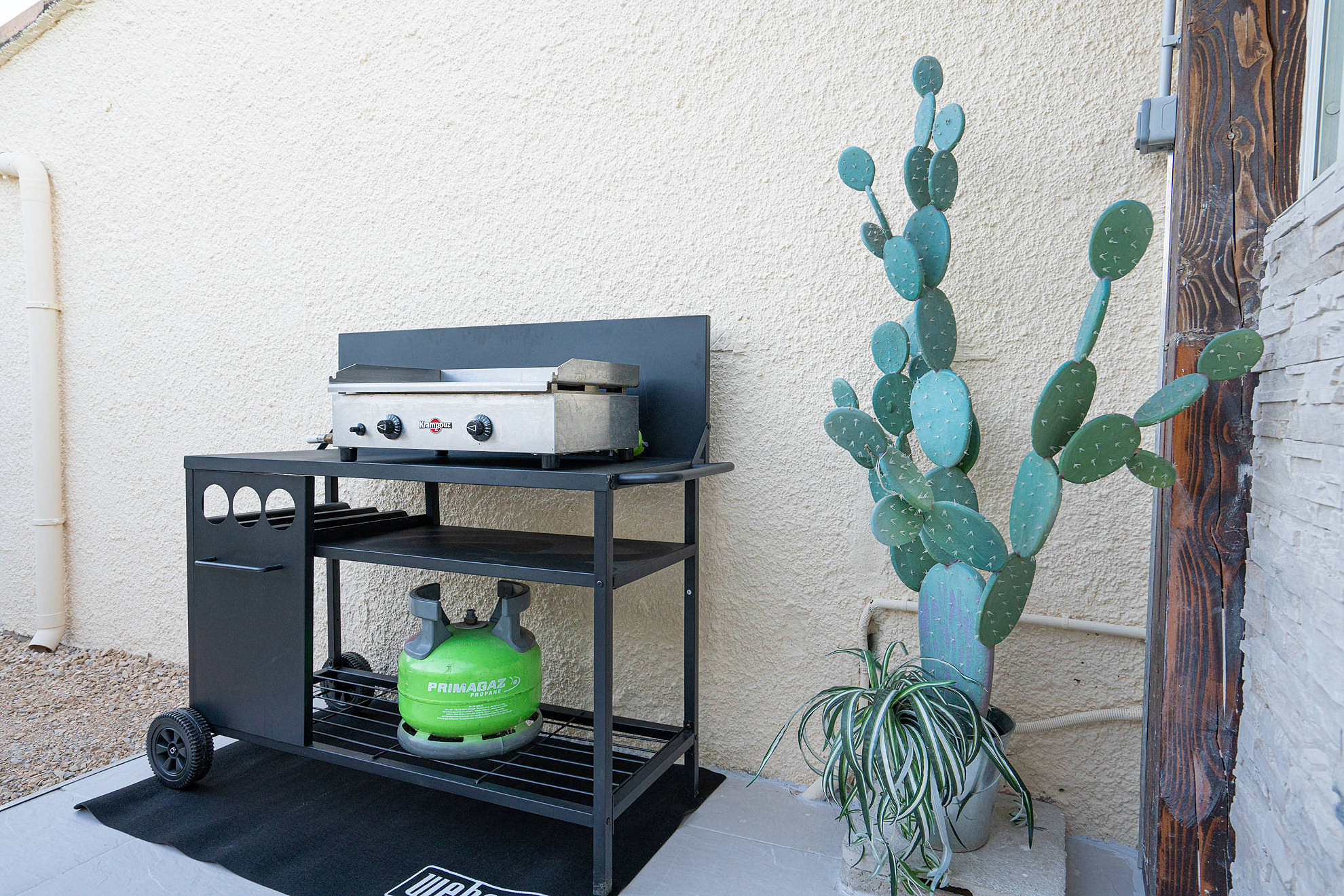 studio équipée d'une plancha